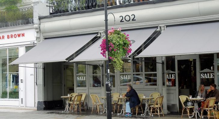 テラス席に座る人をウォッチングすると面白い