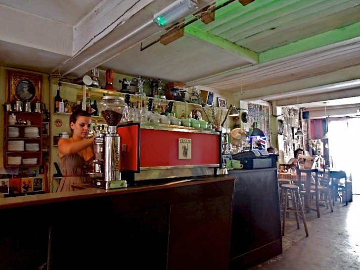 ヴィンテージ・マシンで淹れるコーヒーの味は確か