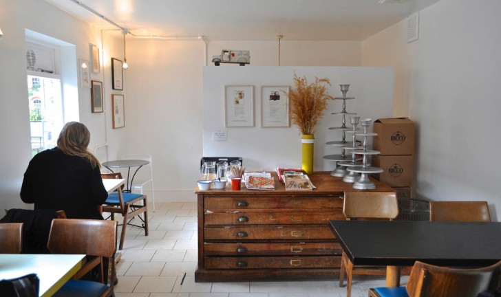 2階にあるキュートなイーティング・スペース